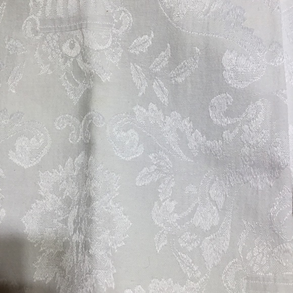8 Dinner napkins, white on white, no stains/tears - Picture 2 of 2